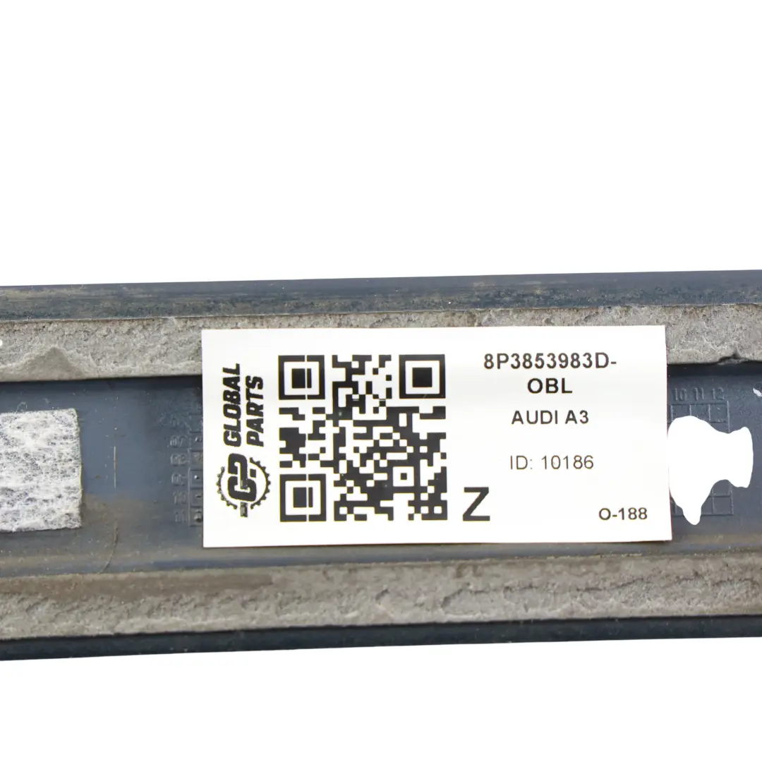Hintere Seitenwand Zierleiste Links Ocean Blau Perleffekt Z5A für Audi A3 8P 3D mit Teilenummer 8P3853983D Audi A3 8P 3D Hintere Seitenwand Zierleiste Links Ocean Blau Perleffekt Z5A - SKU 8P3853983D-OBL - Teilenummer 8P3853983D