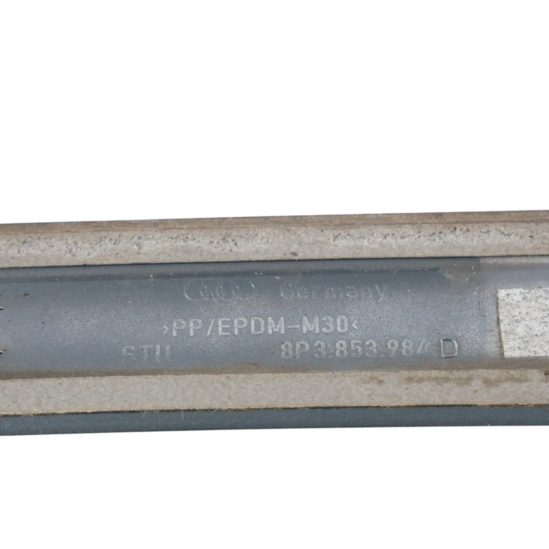 Bande Moulure Panneau Arrière Droit Gris Météore Z7H pour Audi A3 8P 3D à propos du numéro de pièce 8P3853984D Audi A3 8P 3D Bande Moulure Panneau Arrière Droit Gris Météore Z7H - SKU 8P3853984D-MGR - Numéro de pièce 8P3853984D