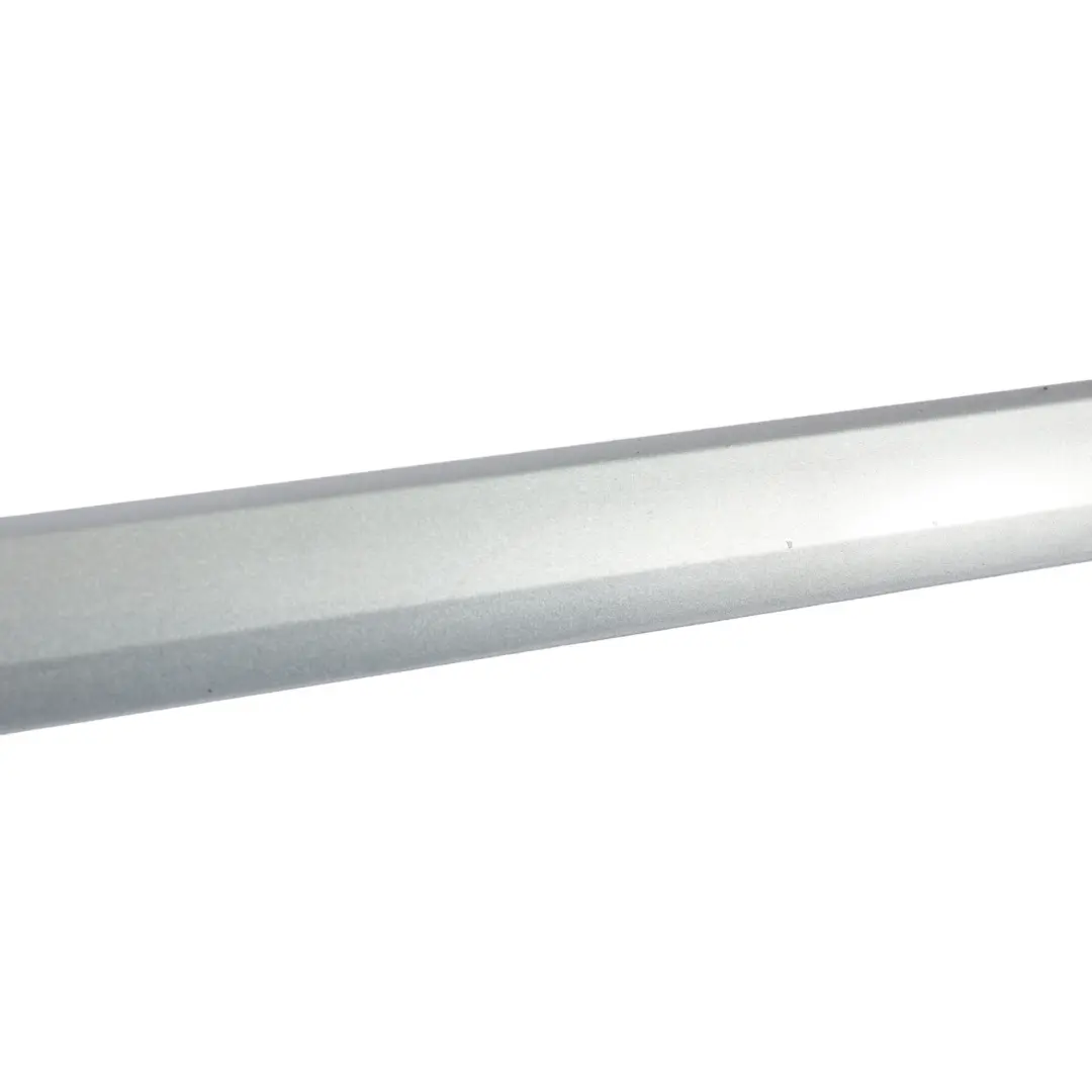 Listwa Progu Drzwi Tylnych Lewa Condor Grey Y7E do Audi A3 8P o numerze 8P4853963A Audi A3 8P Listwa Progu Drzwi Tylnych Lewa Condor Grey Y7E - SKU 8P4853963A-CGR - Numer Części 8P4853963A