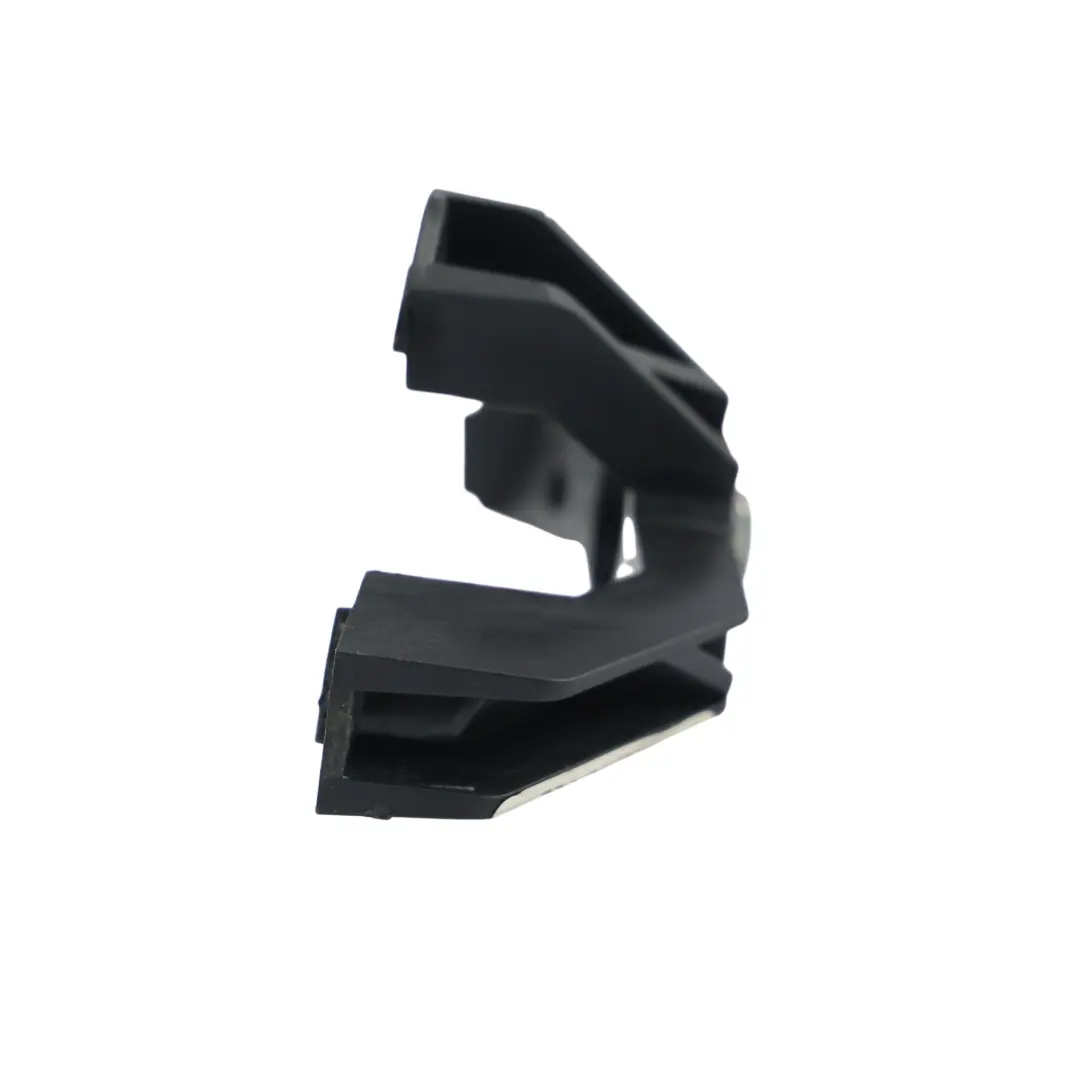 Wspornik Lampy Tylnej Klapy Lewa do Audi A3 Cabriolet 8P o numerze 8P7945183 Audi A3 Cabriolet 8P Wspornik Lampy Tylnej Klapy Lewa - SKU 8P7945183 - Numer Części 8P7945183
