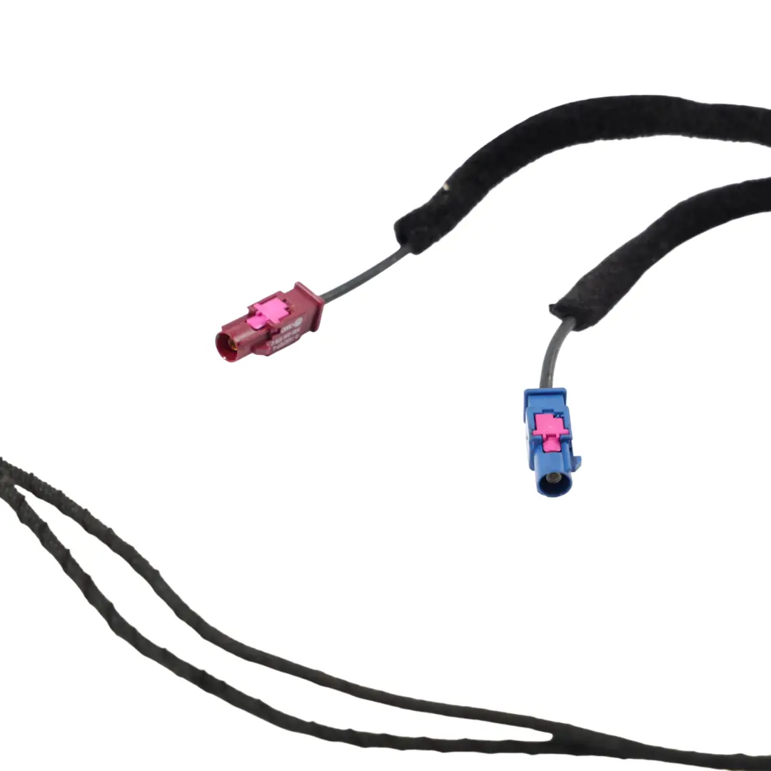 Wzmacniacz Anteny Płetwa Rekina Topaz Blue Pearl X5U do Audi A5 8T o numerze 8T0035503H Audi A5 8T Wzmacniacz Anteny Płetwa Rekina Topaz Blue Pearl X5U - SKU 8T0035503H-TOP - Numer Części 8T0035503H