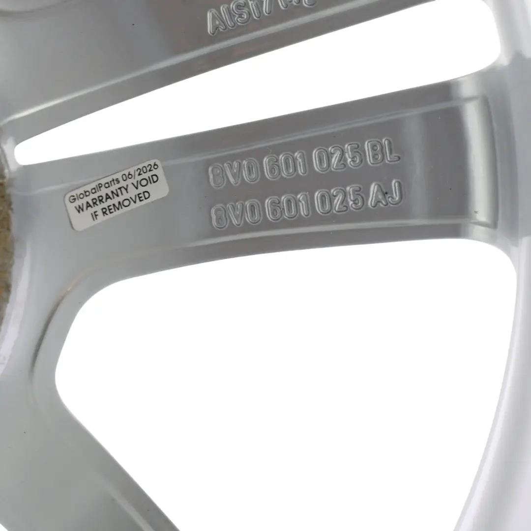 Felga Aluminiowa Srebrna 18" 7.5J ET:51 do Audi A3 8V o numerze 8V0601025BL Audi A3 8V Felga Aluminiowa Srebrna 18" 7.5J ET:51 - SKU 8V0601025BL-1 - Numer Części 8V0601025BL