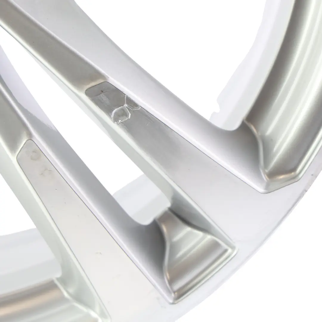 Felga Aluminiowa Srebrna 18" 7.5J ET:51 do Audi A3 8V o numerze 8V0601025BL Audi A3 8V Felga Aluminiowa Srebrna 18" 7.5J ET:51 - SKU 8V0601025BL-1 - Numer Części 8V0601025BL