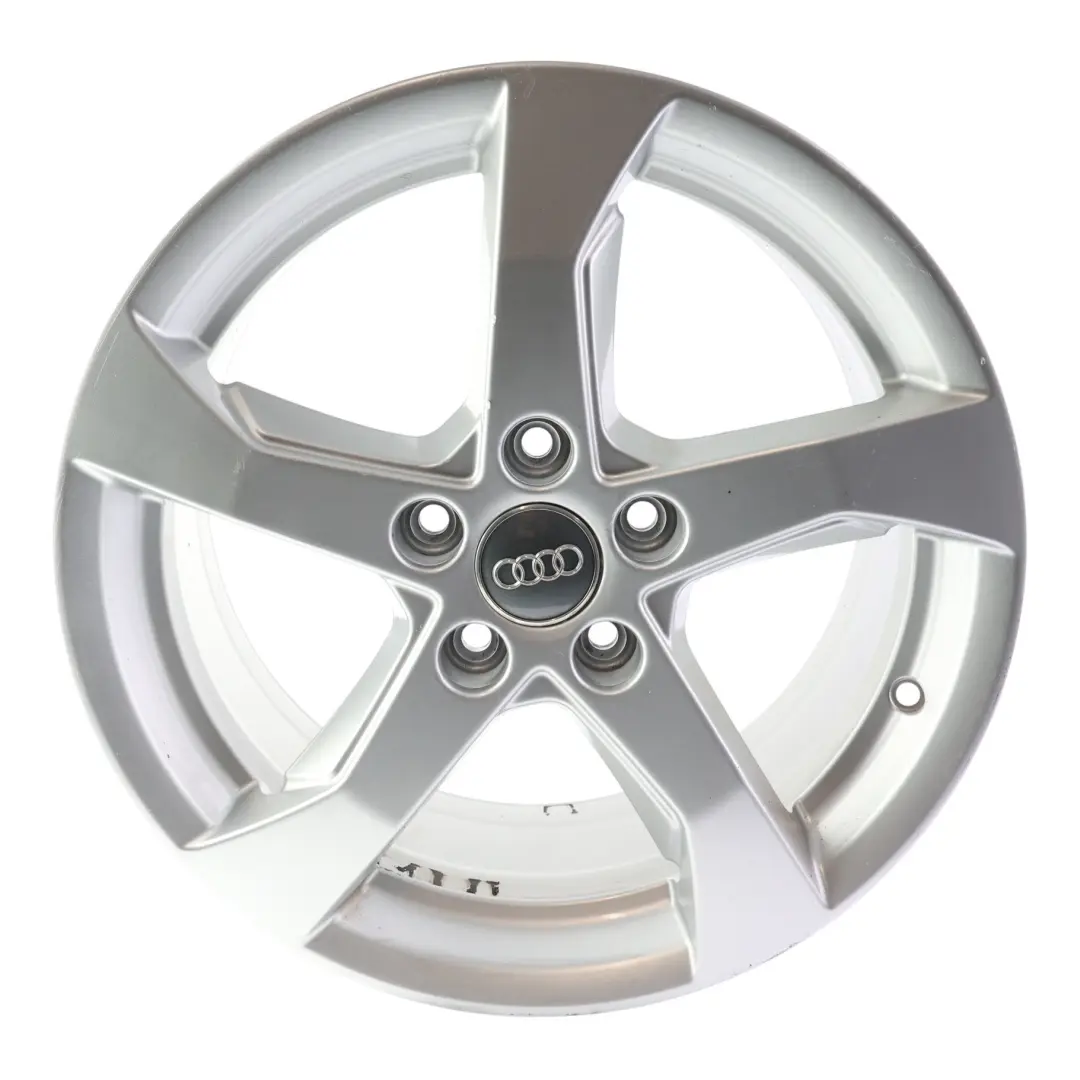 Jante argentée en alliage 17" ET:51 7,5J Star Spoke pour Audi A3 8V à propos du numéro de pièce 8V0601025CT Audi A3 8V Jante argentée en alliage 17" ET:51 7,5J Star Spoke - SKU 8V0601025CT-1 - Numéro de pièce 8V0601025CT