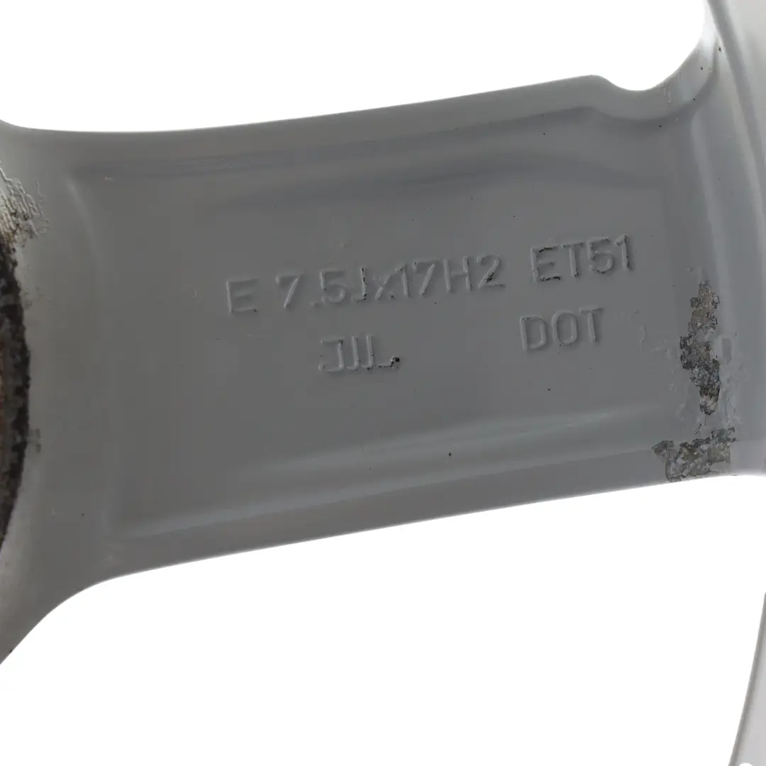 Jante argentée en alliage 17" ET:51 7,5J flèche l'étoile 8V0601025CT pour Audi A3 8V à propos du numéro de pièce 8V0601025CT-2 Audi A3 8V Jante argentée en alliage 17" ET:51 7,5J flèche l'étoile 8V0601025CT - SKU 8V0601025CT-2 - Numéro de pièce 8V0601025CT-2