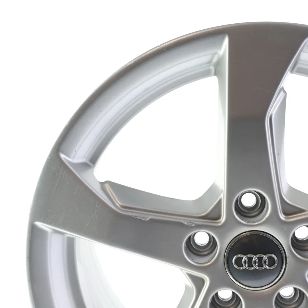 Jante argentée en alliage 17" ET:51 7,5J flèche l'étoile 8V0601025CT pour Audi A3 8V à propos du numéro de pièce 8V0601025CT-2 Audi A3 8V Jante argentée en alliage 17" ET:51 7,5J flèche l'étoile 8V0601025CT - SKU 8V0601025CT-2 - Numéro de pièce 8V0601025CT-2