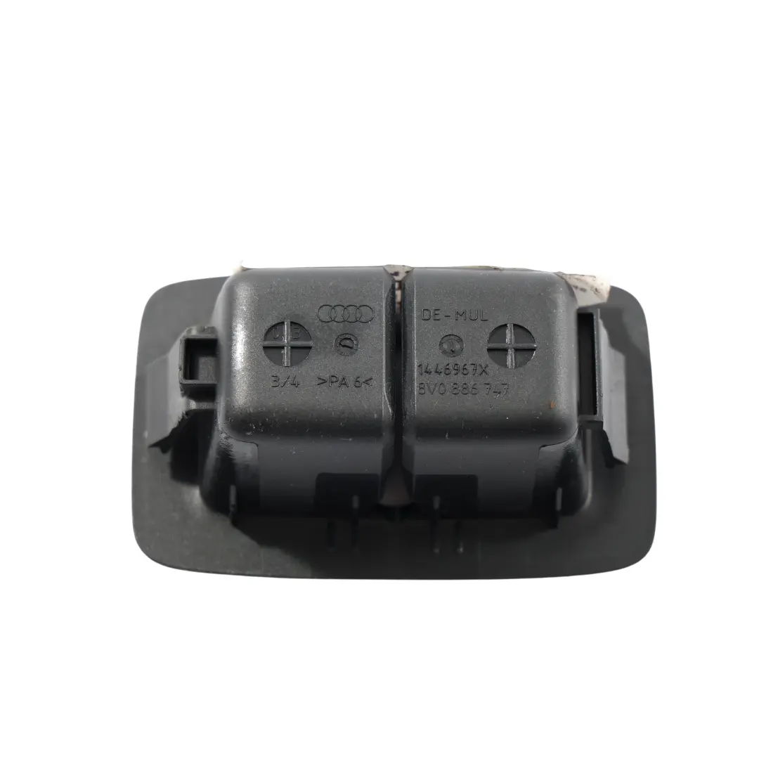 RSQ3 F3 VW Golf 5G Osłona Prowadnica ISOFIX do Audi A3 8V o numerze 8V0886747 Audi A3 8V RSQ3 F3 VW Golf 5G Osłona Prowadnica ISOFIX - SKU 8V0886747 - Numer Części 8V0886747