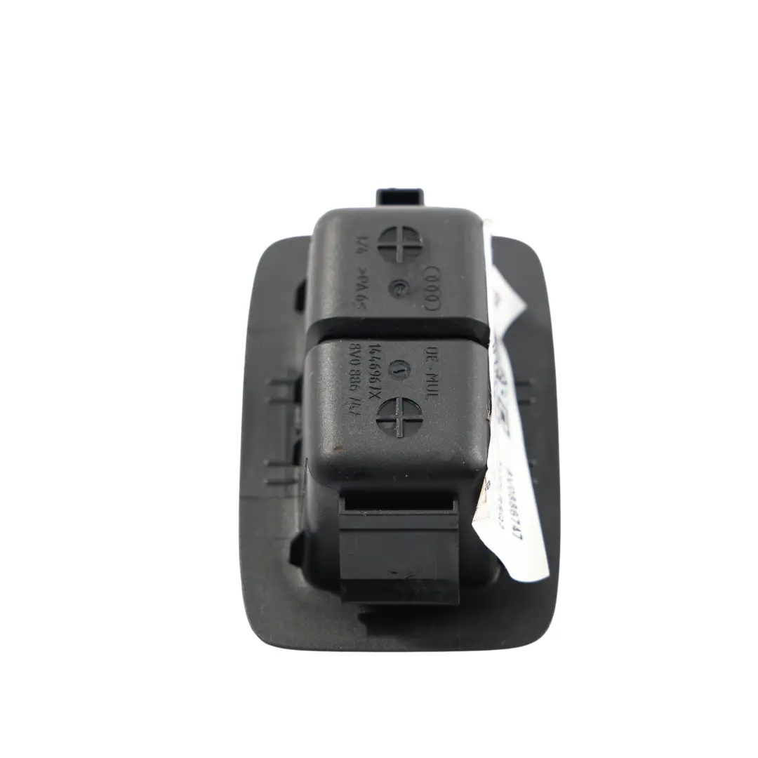 Audi A3 8V RSQ3 F3 VW Golf 5G Osłona Prowadnica ISOFIX - SKU 8V0886747 - Numer Części 8V0886747