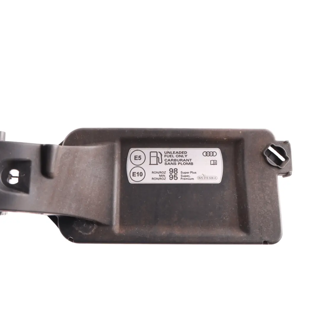 Soporte Carcasa Tapa Combustible Panel para Audi A3 S3 RS3 8V con número de pieza 8V4809906F Audi A3 S3 RS3 8V Soporte Carcasa Tapa Combustible Panel - SKU 8V4809906F - Número de pieza 8V4809906F