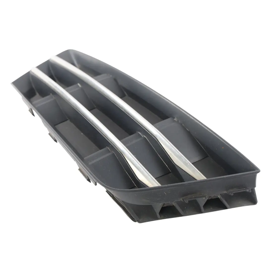Kratka Zderzaka Przednia Prawa do Audi A4 B9 o numerze 8W0807682R Audi A4 B9 Kratka Zderzaka Przednia Prawa - SKU 8W0807682R - Numer Części 8W0807682R