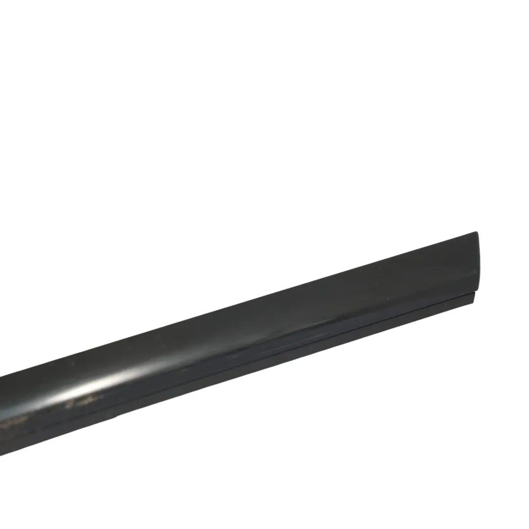 Modanatura Finestrino Posteriore Destro Nero Lucido per Audi A4 S4 B9 con numero di parte 8W0853764D Audi A4 S4 B9 Modanatura Finestrino Posteriore Destro Nero Lucido - SKU 8W0853764D - Numero di parte 8W0853764D
