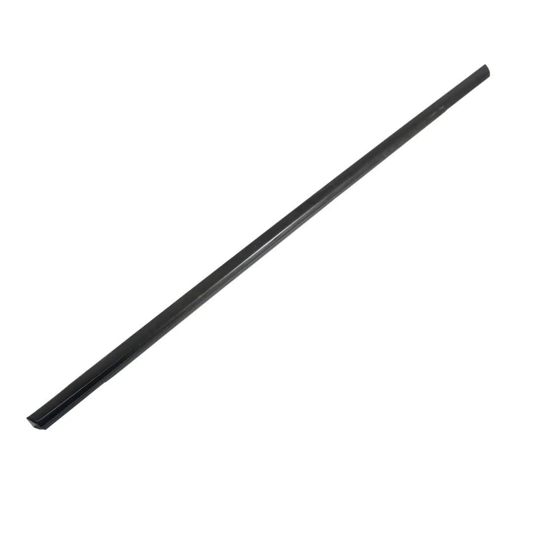 Moldura Tira Ventana Trasera Derecha Negro Brillo para Audi A4 S4 B9 con número de pieza 8W0853764D Audi A4 S4 B9 Moldura Tira Ventana Trasera Derecha Negro Brillo - SKU 8W0853764D - Número de pieza 8W0853764D