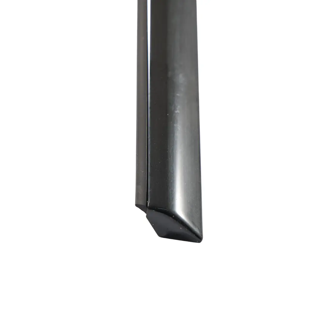 Fenster Zierleiste Hinten Rechts Schwarz Glanz für Audi A4 S4 B9 mit Teilenummer 8W0853764D Audi A4 S4 B9 Fenster Zierleiste Hinten Rechts Schwarz Glanz - SKU 8W0853764D - Teilenummer 8W0853764D