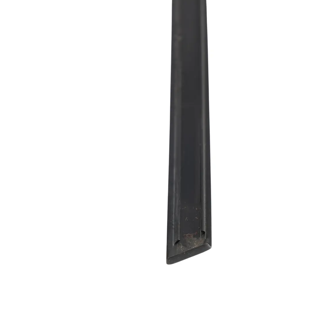 Guida Finestrino Posteriore Destra 8W9839644A Nero Lucido per Audi S4 B9 con numero di parte 8W9839644D Audi S4 B9 Guida Finestrino Posteriore Destra 8W9839644A Nero Lucido - SKU 8W9839644D - Numero di parte 8W9839644D