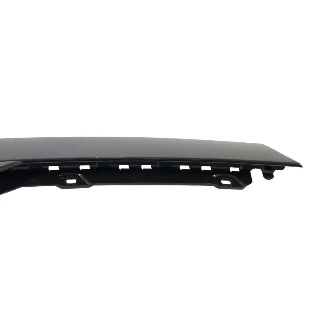 Modanatura Montante C Posteriore Destro Nero Lucido per Audi A4 B9 S4 8W con numero di parte 8W9839904A Audi A4 B9 S4 8W Modanatura Montante C Posteriore Destro Nero Lucido - SKU 8W9839904A - Numero di parte 8W9839904A