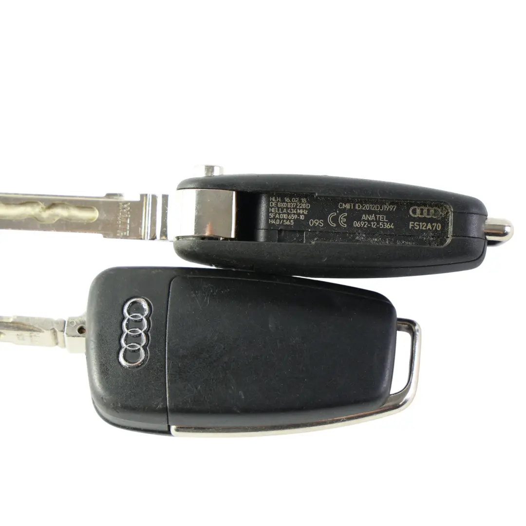 Llave Mando Distancia Plegable 3 Botones Set x2 para Audi A1 8X A5 8T con número de pieza 8X0837220D Audi A1 8X A5 8T Llave Mando Distancia Plegable 3 Botones Set x2 - SKU 8X0837220D-1 - Número de pieza 8X0837220D
