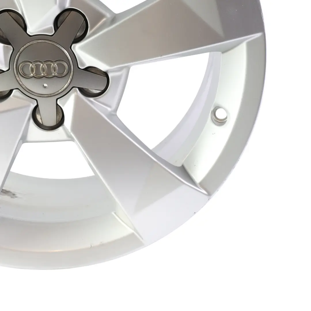 Silberne Leichtmetallfelge 16" 7J ET:34 Sternspeiche für Audi A1 8X mit Teilenummer 8XA601025A Audi A1 8X Silberne Leichtmetallfelge 16" 7J ET:34 Sternspeiche - SKU 8XA601025A-1 - Teilenummer 8XA601025A