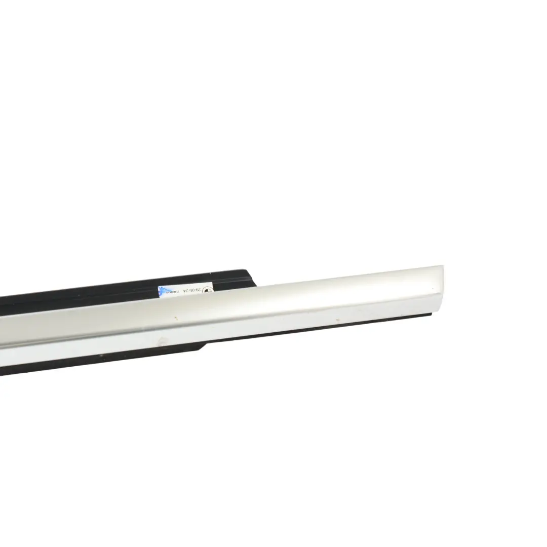 Garniture Panneau Joint Porte Arrière Gauche Chrome pour BMW X1 U11 à propos du numéro de pièce 9451529 BMW X1 U11 Garniture Panneau Joint Porte Arrière Gauche Chrome - SKU 9451529 - Numéro de pièce 9451529