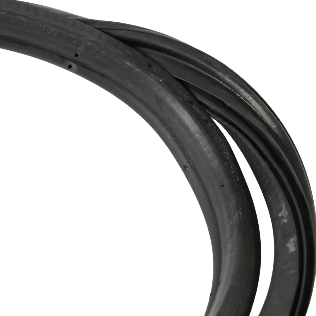 Uszczelka Gumowa Przedniej Maski do Porsche 718 Boxster 982 o numerze 99151161103 Porsche 718 Boxster 982 Uszczelka Gumowa Przedniej Maski - SKU 99151161103 - Numer Części 99151161103
