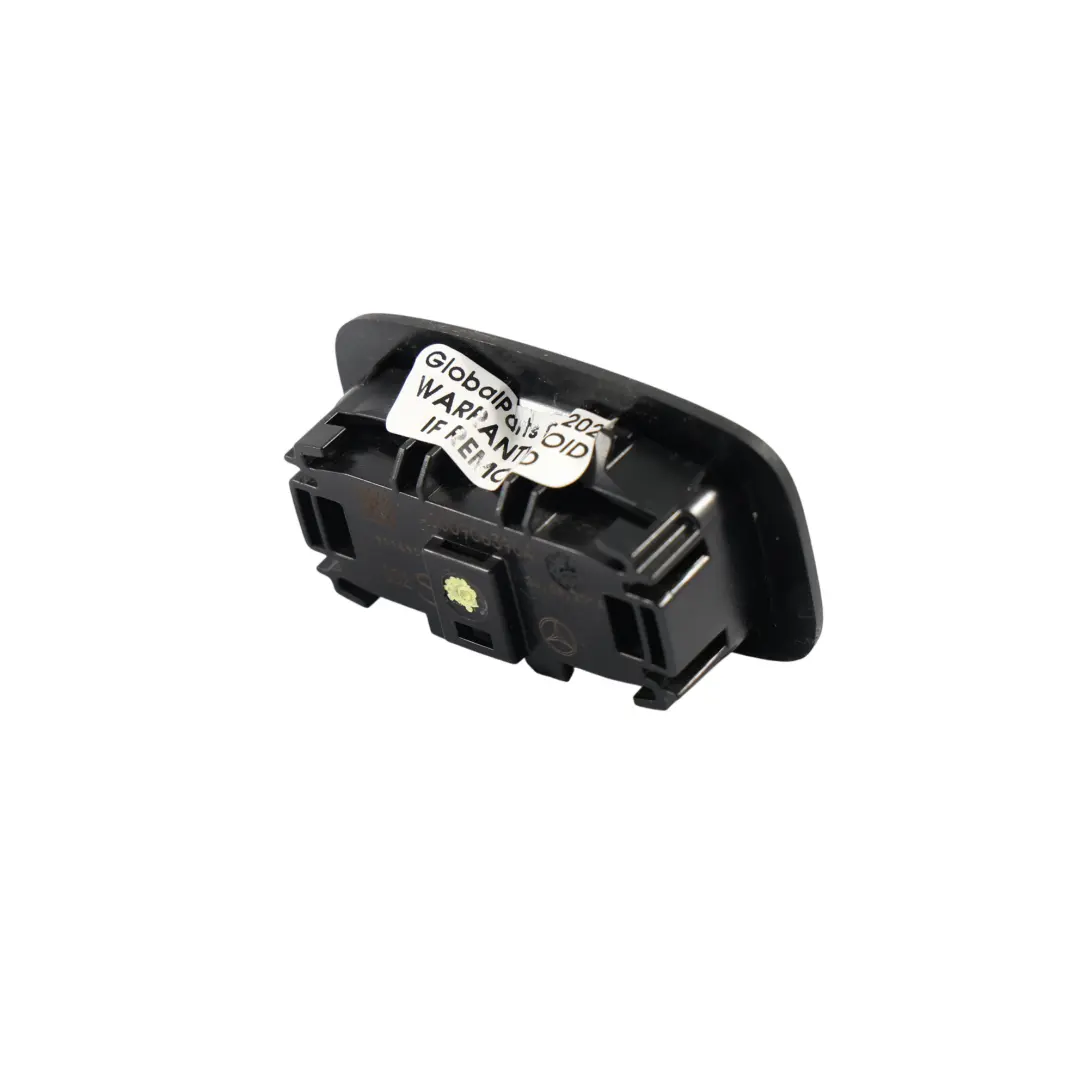 Luz Interior Trasera Izquierda para Mercedes W205 S205 C205 X253 con número de pieza A0009063904 Mercedes W205 S205 C205 X253 Luz Interior Trasera Izquierda - SKU A0009063904 - Número de pieza A0009063904