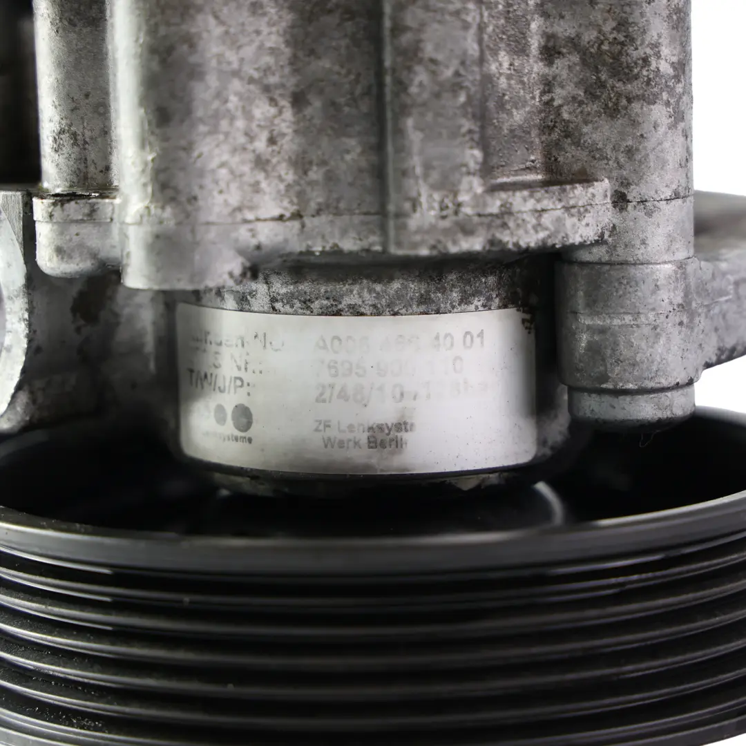 Servolenkung Pumpe Behälter M276 für Mercedes C204 mit Teilenummer A0064664001 Mercedes C204 Servolenkung Pumpe Behälter M276 - SKU A0064664001 - Teilenummer A0064664001