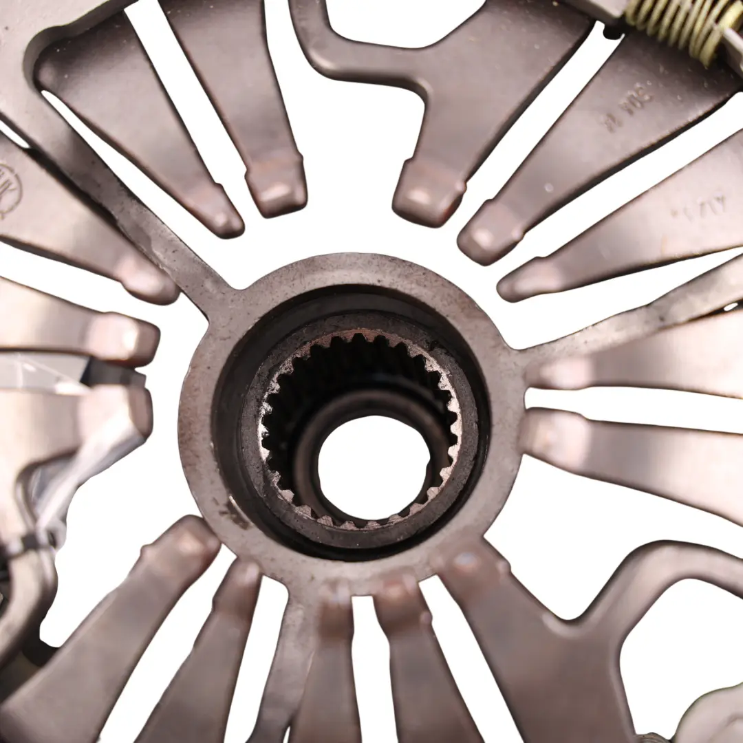 Clutch Dual Mass Flywheel Kit OM651 Diesel to Mercedes Vito W447 with Part number A0262500701 Mercedes Vito W447 Clutch Dual Mass Flywheel Kit OM651 Diesel - SKU A0262500701 - Part number A0262500701