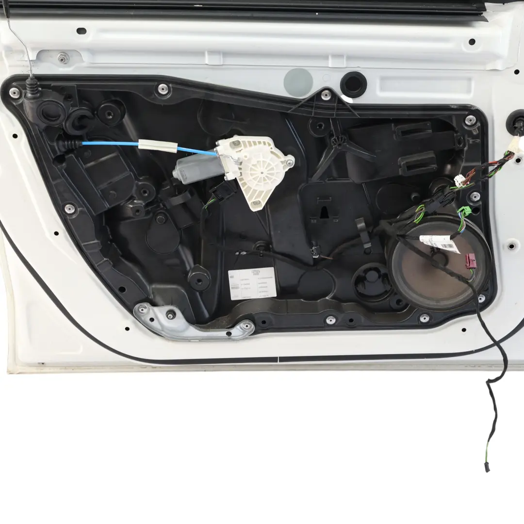 Panneau d'habillage de porte avant gauche Blanc calcite - 650 pour Mercedes C117 à propos du numéro de pièce A1177200105 Mercedes C117 Panneau d'habillage de porte avant gauche Blanc calcite - 650 - SKU A1177200105-CW - Numéro de pièce A1177200105