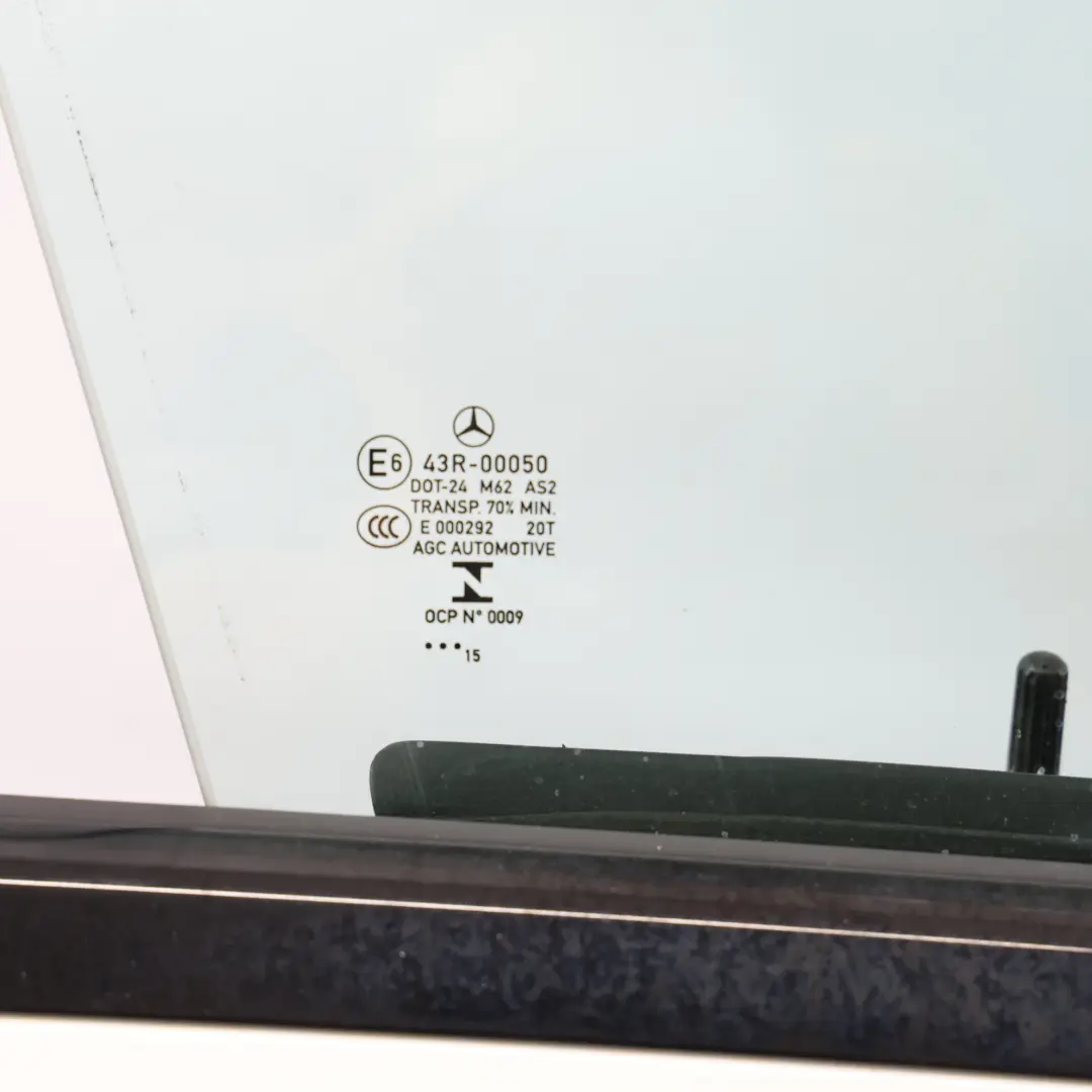 Pannello di rivestimento anteriore destro Calcite Bianco - 650 per Mercedes C117 con numero di parte A1177200205 Mercedes C117 Pannello di rivestimento anteriore destro Calcite Bianco - 650 - SKU A1177200205-CW - Numero di parte A1177200205