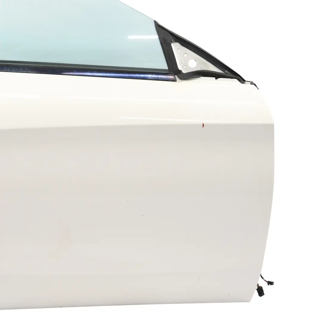 Pannello di rivestimento anteriore destro Calcite Bianco - 650 per Mercedes C117 con numero di parte A1177200205 Mercedes C117 Pannello di rivestimento anteriore destro Calcite Bianco - 650 - SKU A1177200205-CW - Numero di parte A1177200205