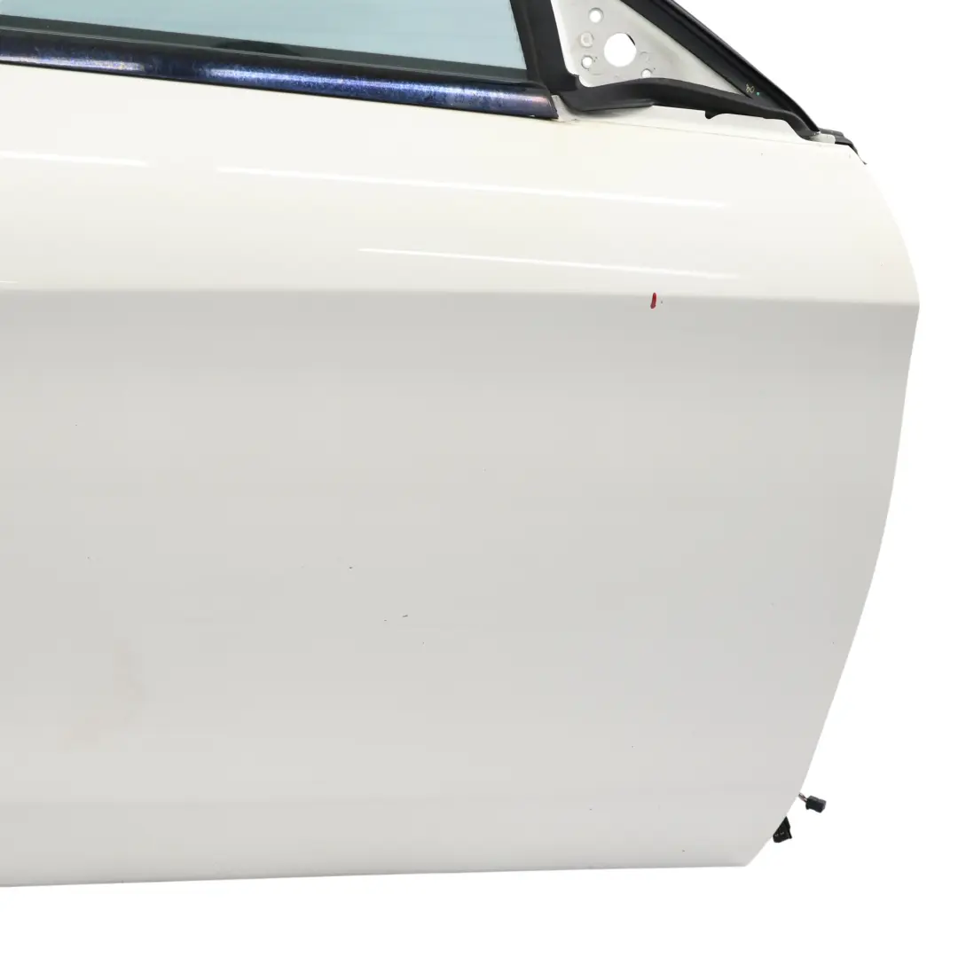 Pannello di rivestimento anteriore destro Calcite Bianco - 650 per Mercedes C117 con numero di parte A1177200205 Mercedes C117 Pannello di rivestimento anteriore destro Calcite Bianco - 650 - SKU A1177200205-CW - Numero di parte A1177200205