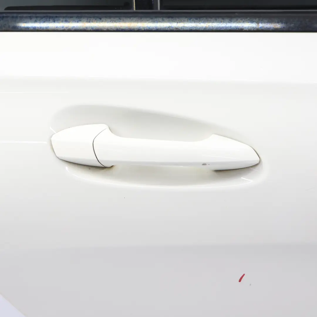 Puerta Trasera Derecha Panel Revestimiento Calcita Blanco - 650 para Mercedes X117 con número de pieza A1177300205 Mercedes X117 Puerta Trasera Derecha Panel Revestimiento Calcita Blanco - 650 - SKU A1177300205-CW - Número de pieza A1177300205