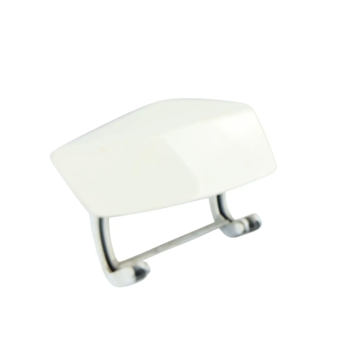 Tapa Cubre Lavafaros Parachoques Derecho Blanco Calcita 650 para Mercedes C117 con número de pieza A1178851622 Mercedes C117 Tapa Cubre Lavafaros Parachoques Derecho Blanco Calcita 650 - SKU A1178851622-CW - Número de pieza A1178851622