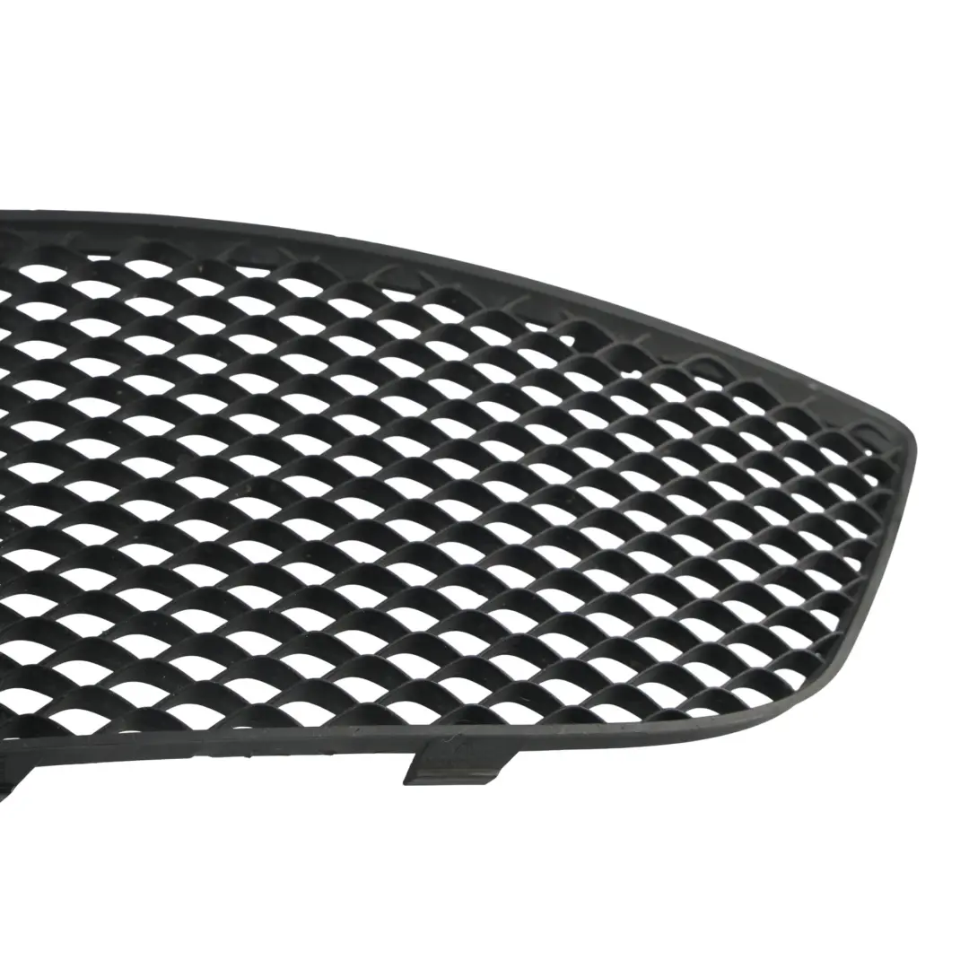 Grille Pare-Chocs Avant Inférieur Droit pour Mercedes C117 X117 à propos du numéro de pièce A1178851822 Mercedes C117 X117 Grille Pare-Chocs Avant Inférieur Droit - SKU A1178851822 - Numéro de pièce A1178851822