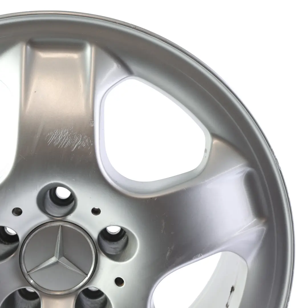 Srebrna felga aluminiowa Mercedes ML W163 17" 8J ET:52 do o numerze A1634012602 Srebrna felga aluminiowa Mercedes ML W163 17" 8J ET:52 - SKU A1634012602-2 - Numer Części A1634012602