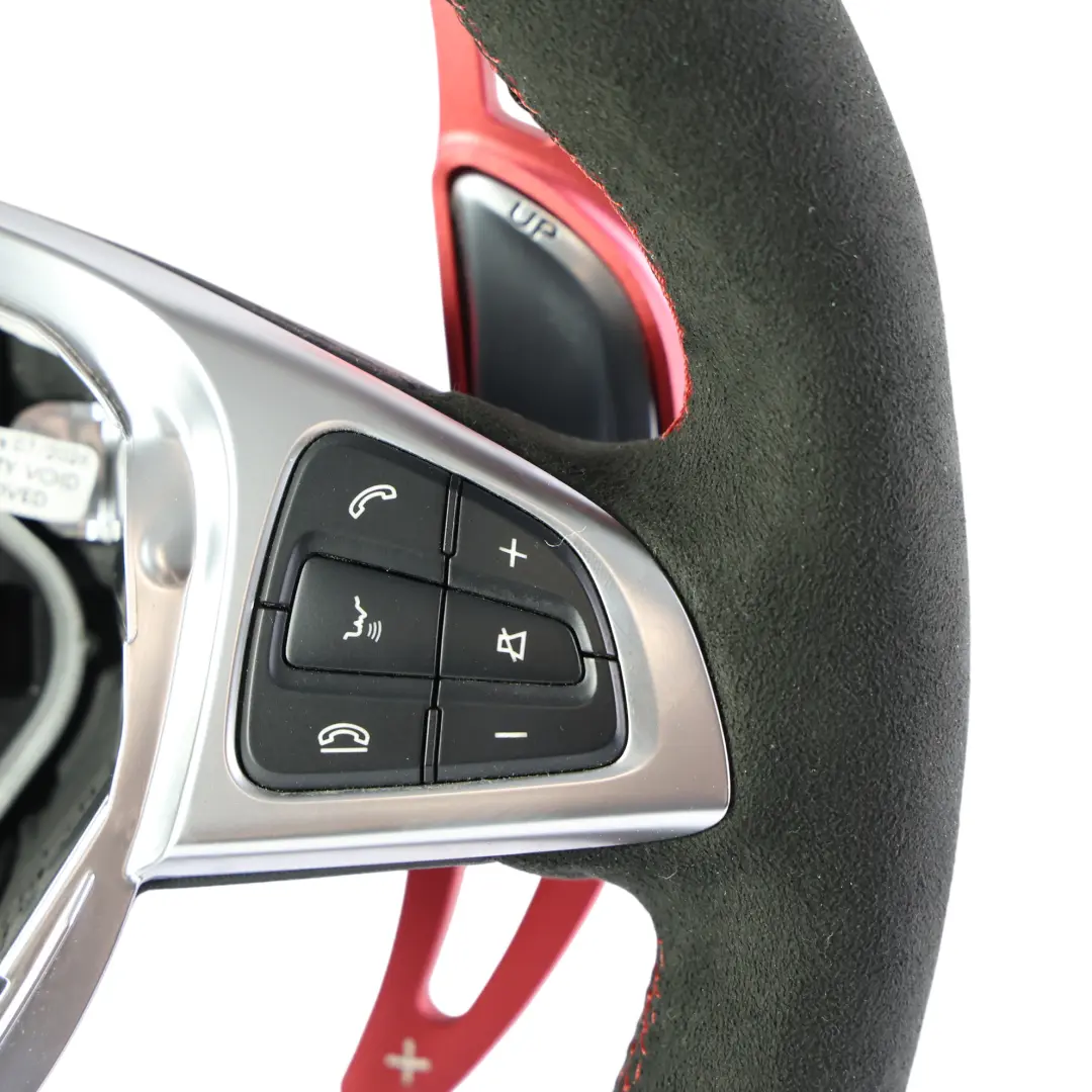 Volant NOUVEAU Cuir Noir Alcantara pour Mercedes C117 W176 AMG à propos du numéro de pièce A1664601518 Mercedes C117 W176 AMG Volant NOUVEAU Cuir Noir Alcantara - SKU A1664601518-2 - Numéro de pièce A1664601518