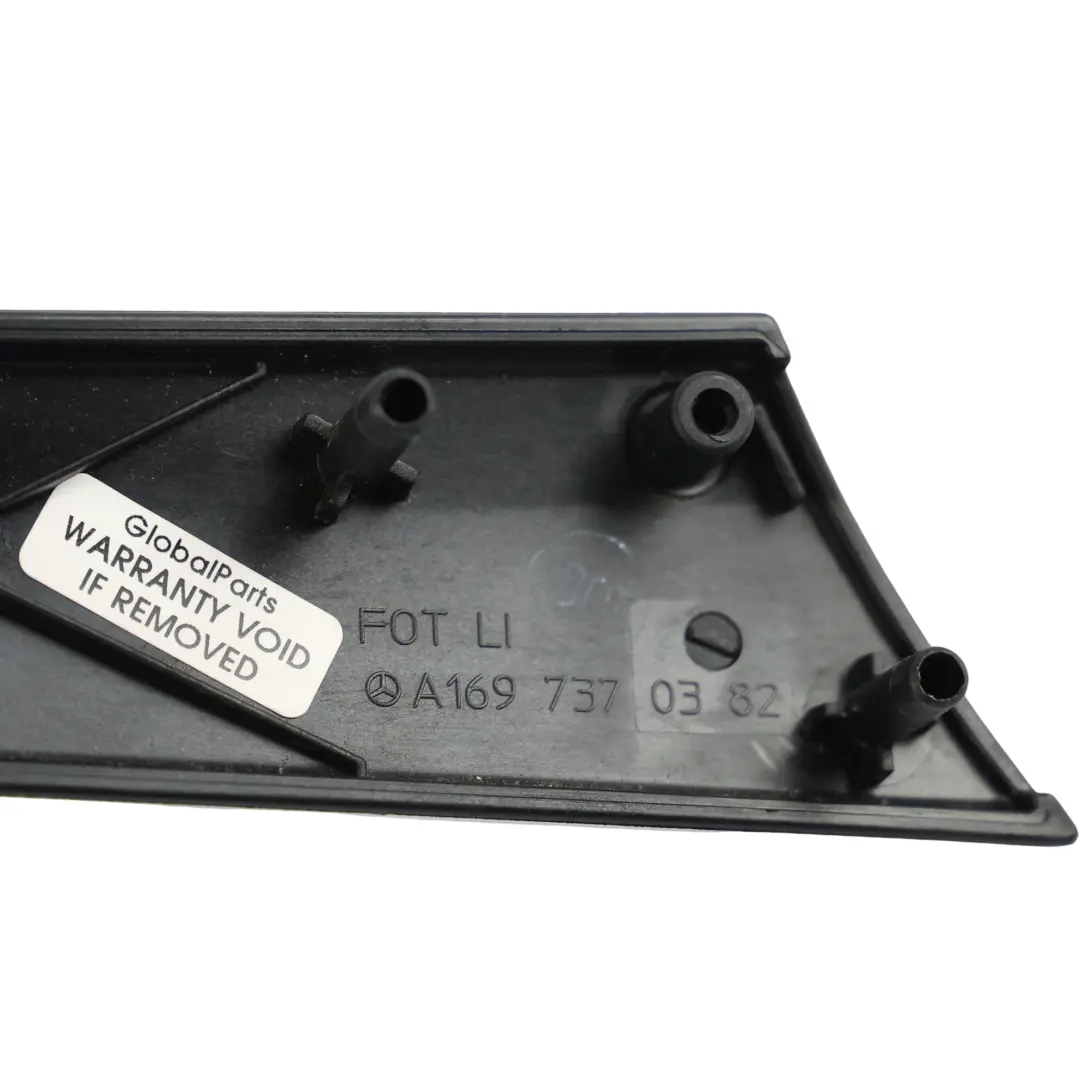 Moldura Embellecedor Puerta Trasera Izquierda Plata A1697370482 para Mercedes W169 con número de pieza A1697370382 Mercedes W169 Moldura Embellecedor Puerta Trasera Izquierda Plata A1697370482 - SKU A1697370382 - Número de pieza A1697370382