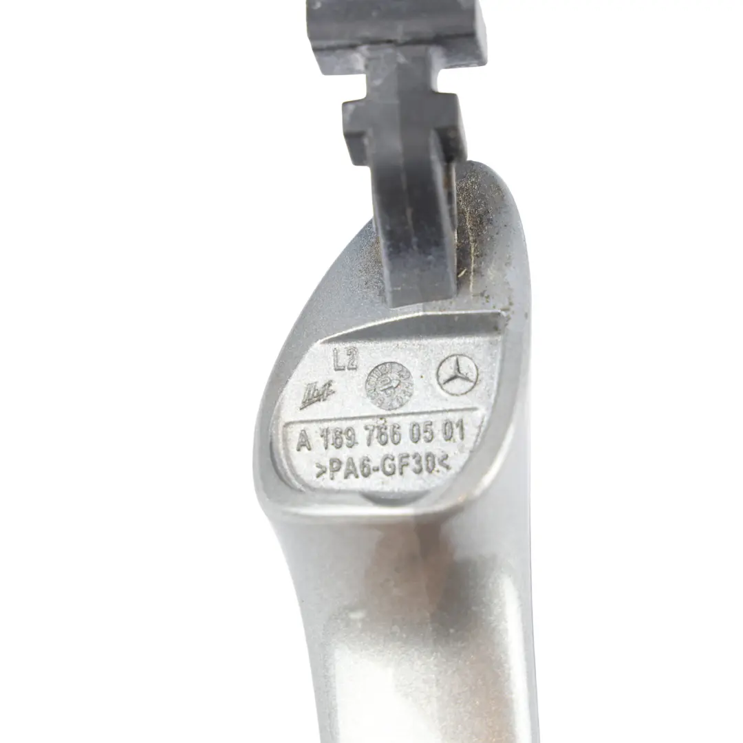 Poignée Porte Arrière Gauche Gris Comète 748 pour Mercedes W169 W245 à propos du numéro de pièce A1697660501 Mercedes W169 W245 Poignée Porte Arrière Gauche Gris Comète 748 - SKU A1697660501-KMG1 - Numéro de pièce A1697660501
