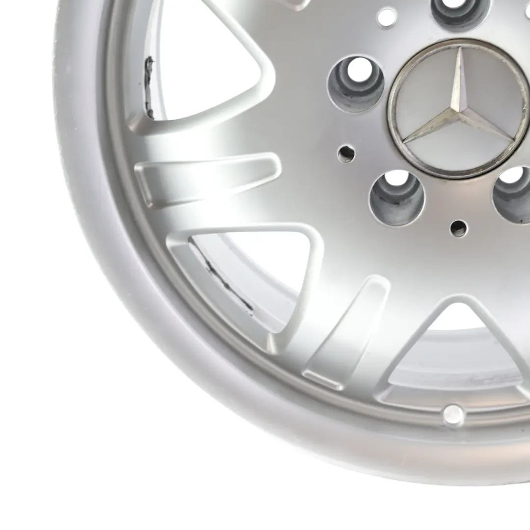 Srebrna Felga Aluminiowa 16" 7J ET:34 do Mercedes R171 o numerze A1714010902 Mercedes R171 Srebrna Felga Aluminiowa 16" 7J ET:34 - SKU A1714010902-1 - Numer Części A1714010902