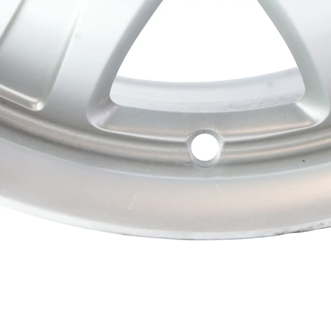 Silberne Leichtmetallfelge 16" 7J ET:34 7-Loch für Mercedes R171 mit Teilenummer A1714010902 Mercedes R171 Silberne Leichtmetallfelge 16" 7J ET:34 7-Loch - SKU A1714010902-1 - Teilenummer A1714010902