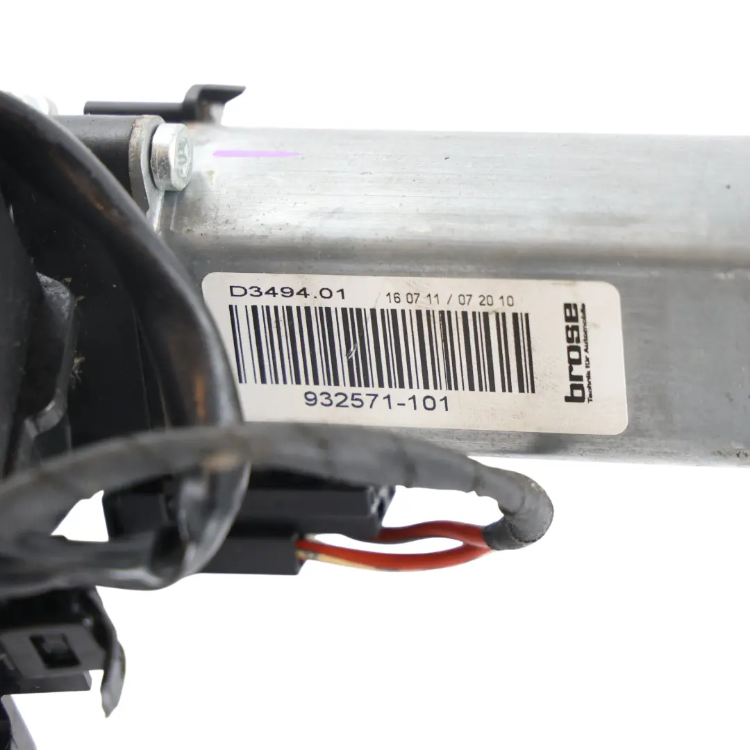 Motore Attuatore Cerniera Tetto Sinistro per Mercedes SLK R172 con numero di parte A1728208510 Mercedes SLK R172 Motore Attuatore Cerniera Tetto Sinistro - SKU A1728208510 - Numero di parte A1728208510