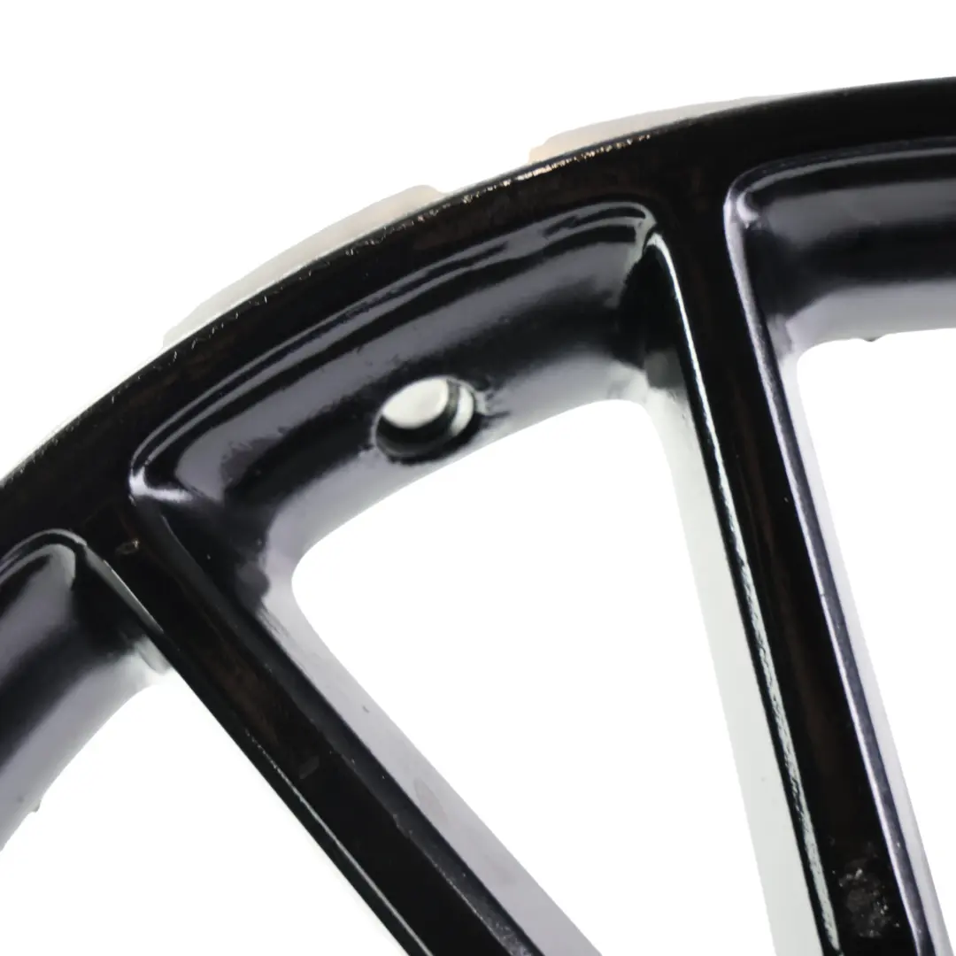 Jante alliage noire 18" ET:52 7.5J pour Mercedes W176 W246 AMG à propos du numéro de pièce A1764010200 Mercedes W176 W246 AMG Jante alliage noire 18" ET:52 7.5J - SKU A1764010200-5 - Numéro de pièce A1764010200