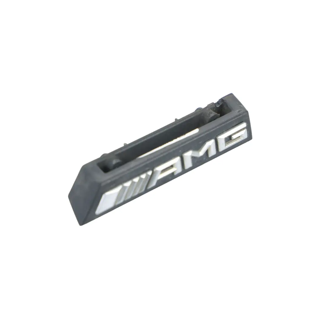 Mercedes W176 Calandre Insigne Badge Emblème Logo AMG - SKU A1768170300 - Numéro de pièce A1768170300
