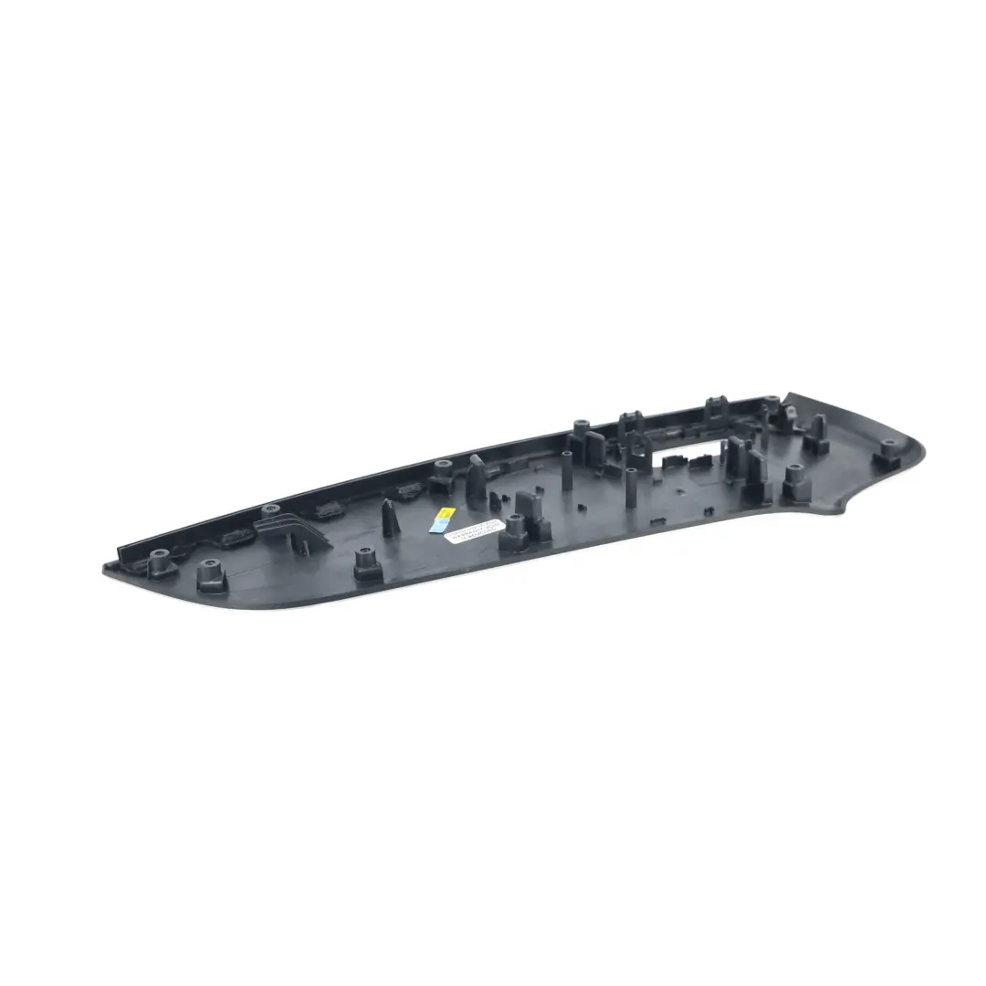 Rivestimento Porta Anteriore Destro Argento per Mercedes W177 con numero di parte A1777203001 Mercedes W177 Rivestimento Porta Anteriore Destro Argento - SKU A1777203001 - Numero di parte A1777203001