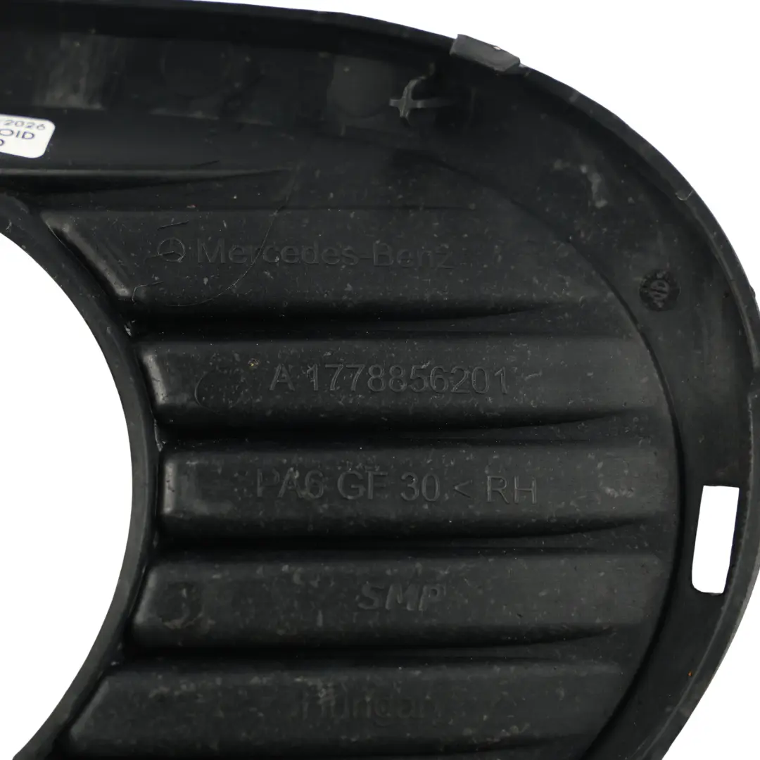Embellecedor Escape Parachoques Trasero Derecho para Mercedes W177 AMG con número de pieza A1778856201 Mercedes W177 AMG Embellecedor Escape Parachoques Trasero Derecho - SKU A1778856201 - Número de pieza A1778856201