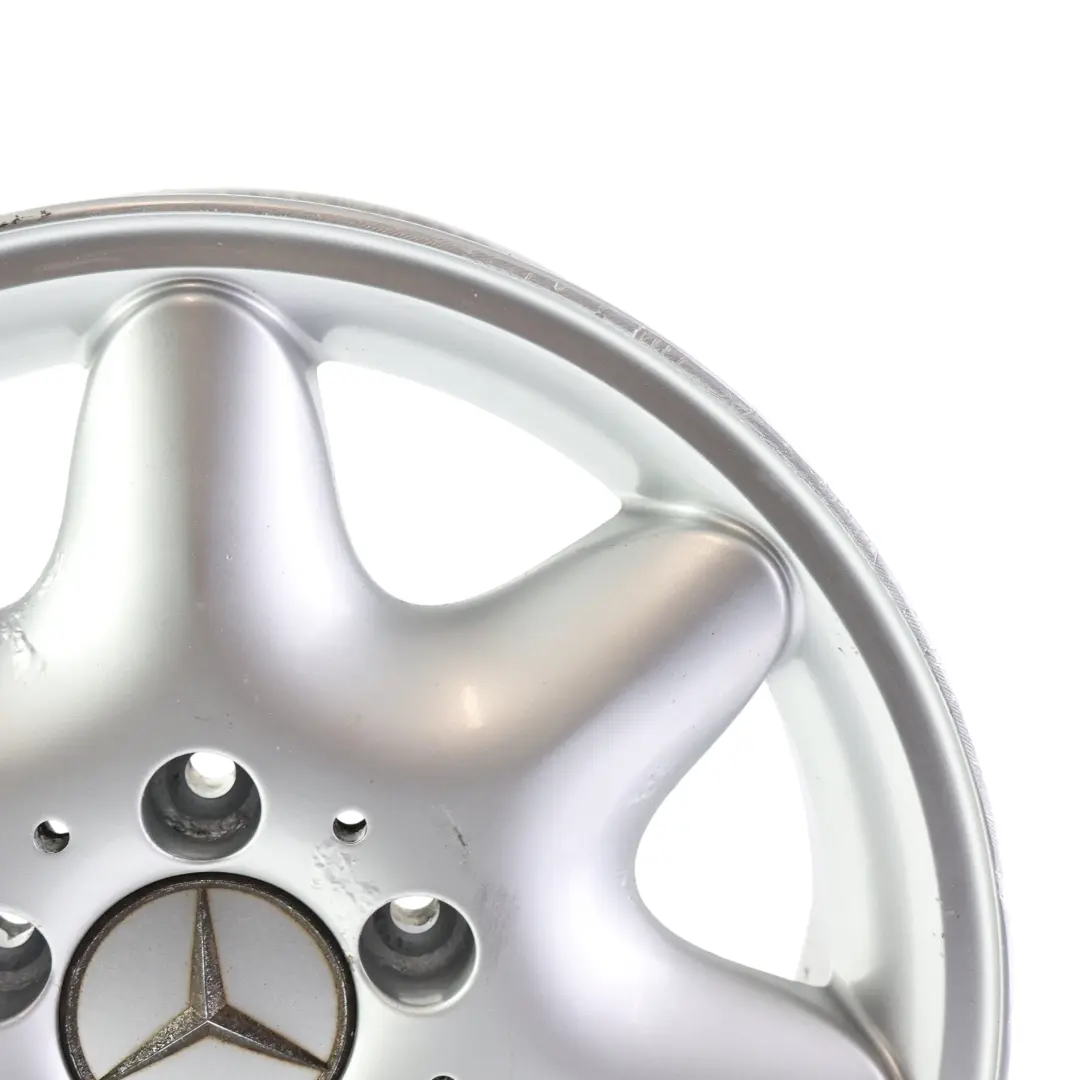 Jante Alliage Argent 15" 6J ET:31 pour Mercedes W203 à propos du numéro de pièce A2034010002 Mercedes W203 Jante Alliage Argent 15" 6J ET:31 - SKU A2034010002-1 - Numéro de pièce A2034010002