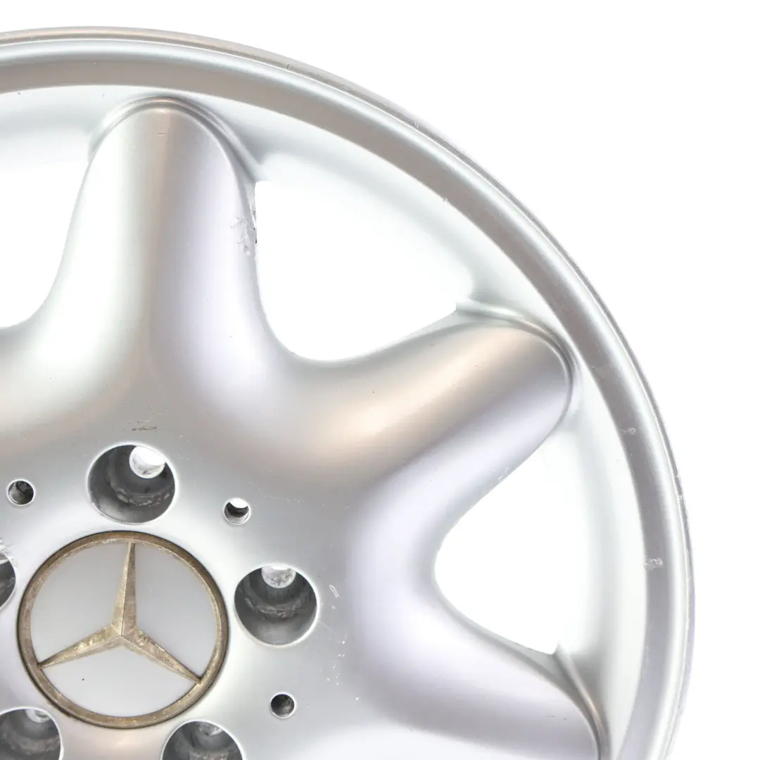 Jante Alliage Argent 15" 6J ET:31 pour Mercedes W203 à propos du numéro de pièce A2034010002 Mercedes W203 Jante Alliage Argent 15" 6J ET:31 - SKU A2034010002-2 - Numéro de pièce A2034010002