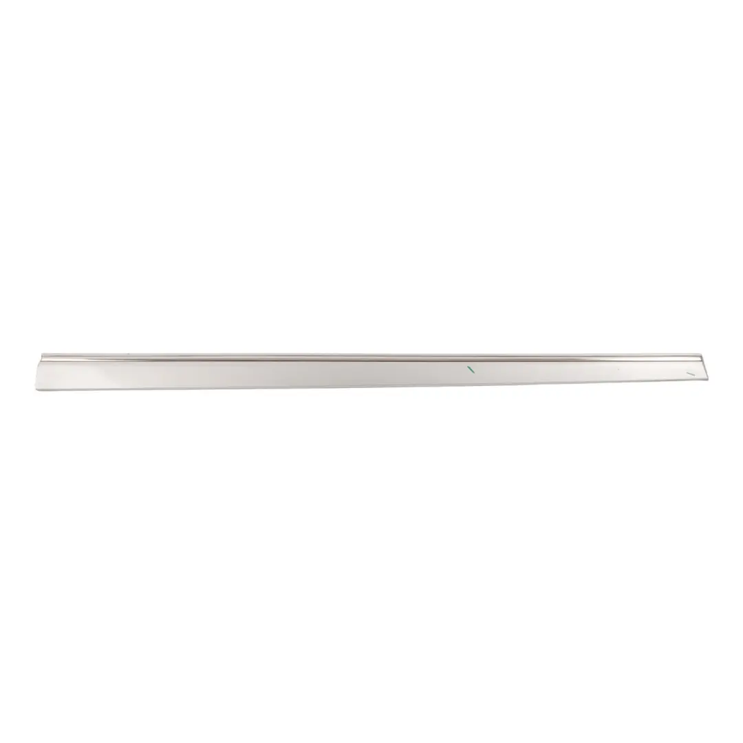 Moldura Puerta Delantera Derecha Plata Brillante-9744 para Mercedes W203 con número de pieza A2036905062 Mercedes W203 Moldura Puerta Delantera Derecha Plata Brillante-9744 - SKU A2036905062-BRS - Número de pieza A2036905062