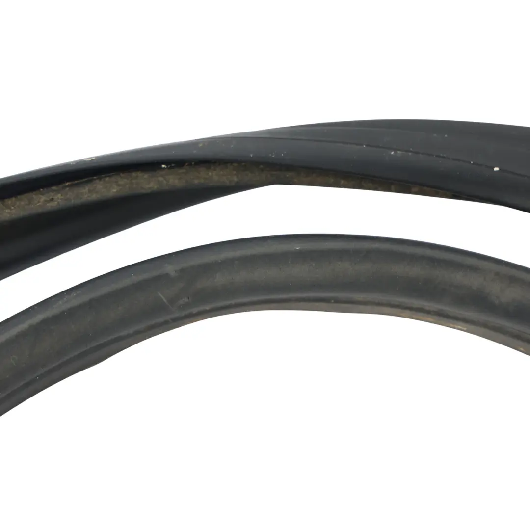Junta Goma Portón Trasero para Mercedes S203 con número de pieza A2037400478 Mercedes S203 Junta Goma Portón Trasero - SKU A2037400478 - Número de pieza A2037400478