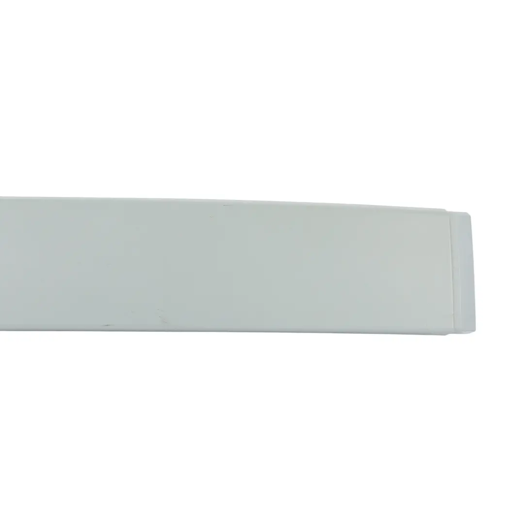 Panel Cubierta Portón Maletero Central para Mercedes W203 con número de pieza A2037401670 Mercedes W203 Panel Cubierta Portón Maletero Central - SKU A2037401670 - Número de pieza A2037401670