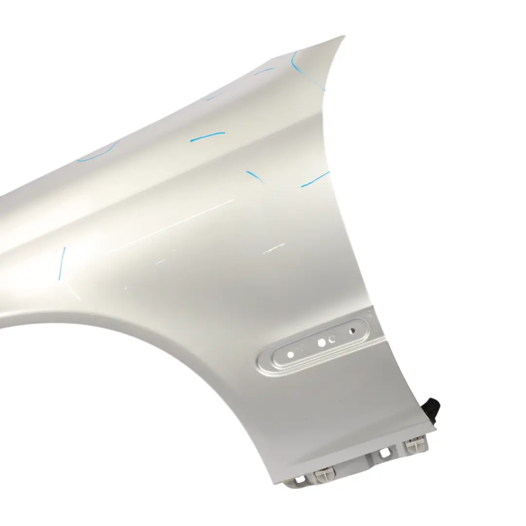 Panel Guardabarros Mercedes W203 Delantero Izquierdo Brilliant Silver - 744 para con número de pieza A2038800118 Panel Guardabarros Mercedes W203 Delantero Izquierdo Brilliant Silver - 744 - SKU A2038800118-BRS - Número de pieza A2038800118